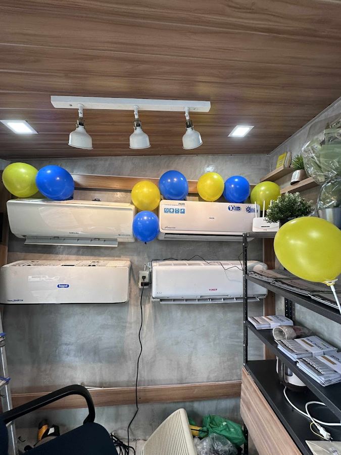 Boy Linis Airconditioning Services work photo
