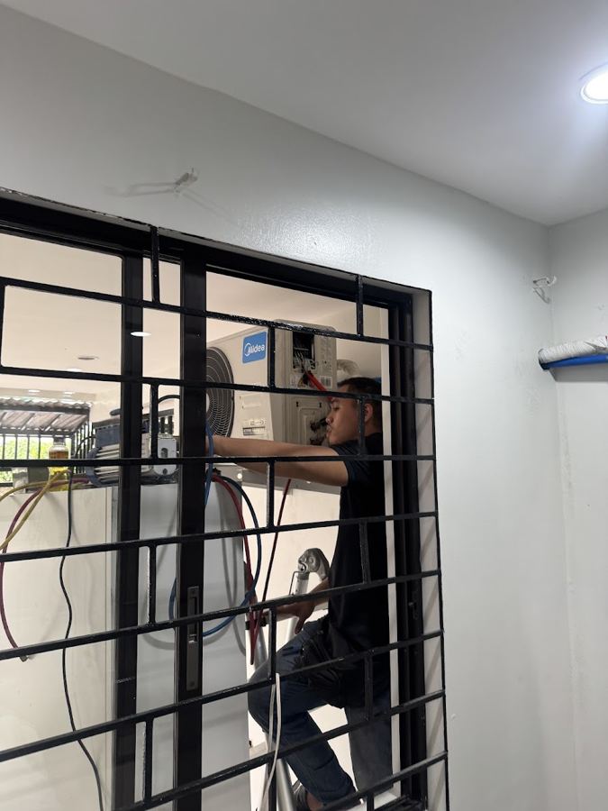 Boy Linis Airconditioning Services work photo